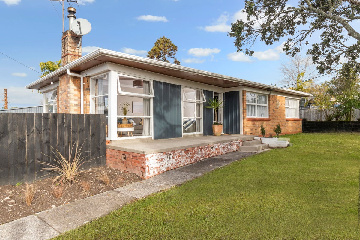 82 Glengarry Road, Glen Eden, Auckland - Carousel 1