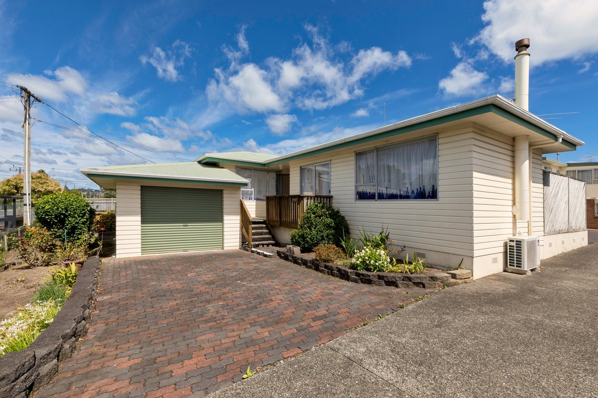 86 Hepburn Road, Glendene, Auckland - Carousel 1