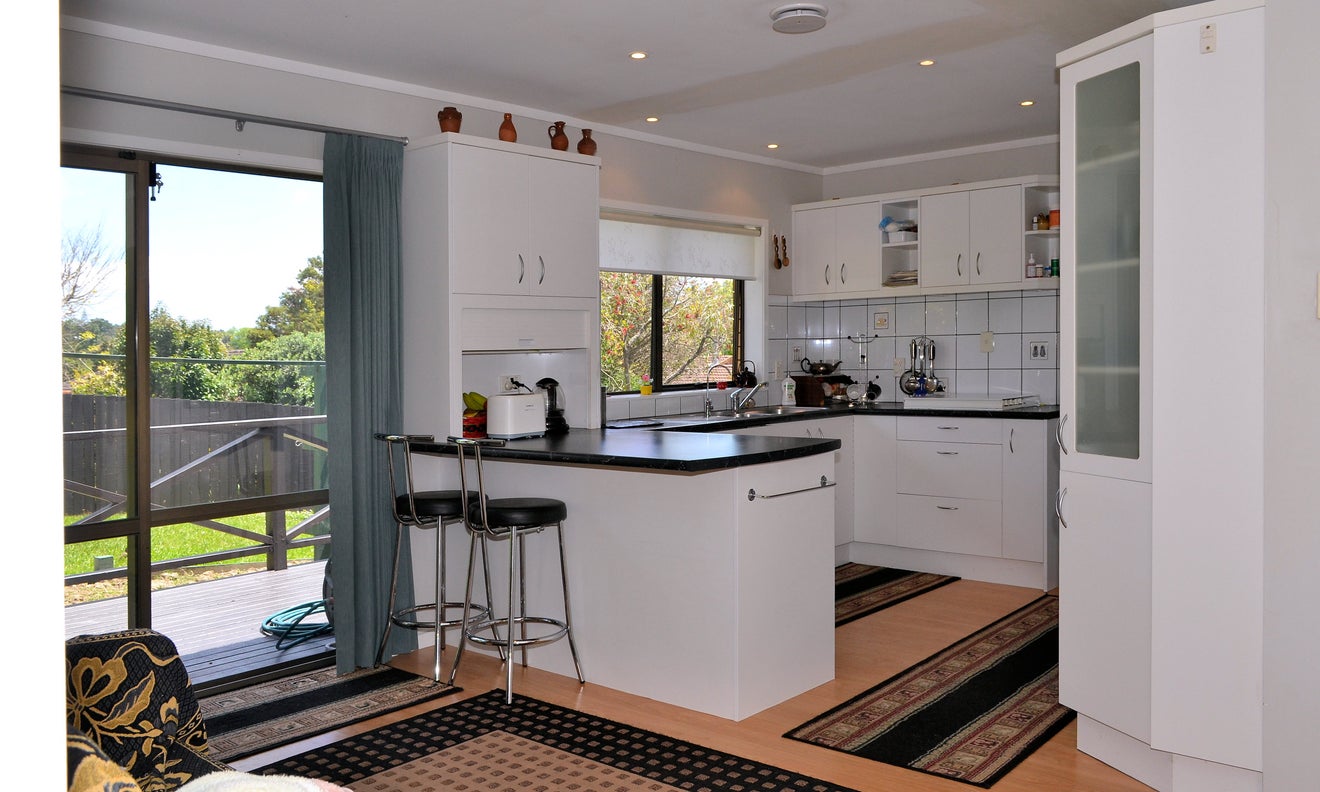 13 Clipper Place, Shelly Park, Auckland - Carousel 10