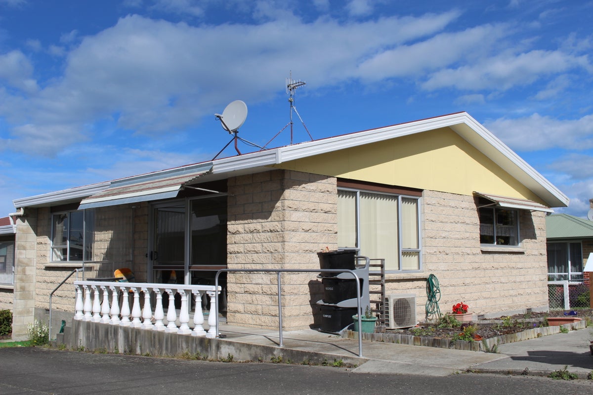 1/17 Oxford Street, West End, Timaru - Carousel 1