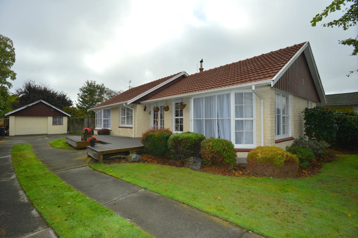 196 Hendersons Road, Hoon Hay, Christchurch - Carousel 1