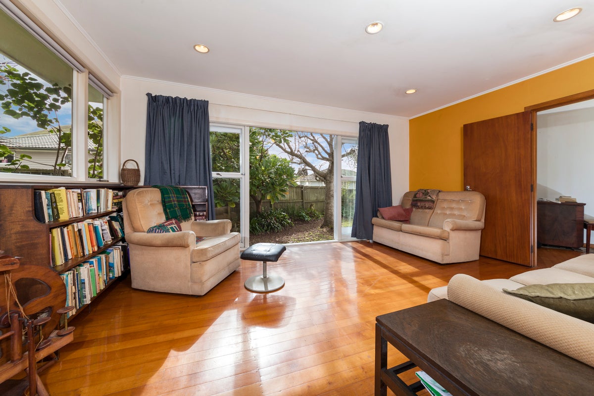 21 Toatoa Place, Mangere Bridge, Auckland - Carousel 2