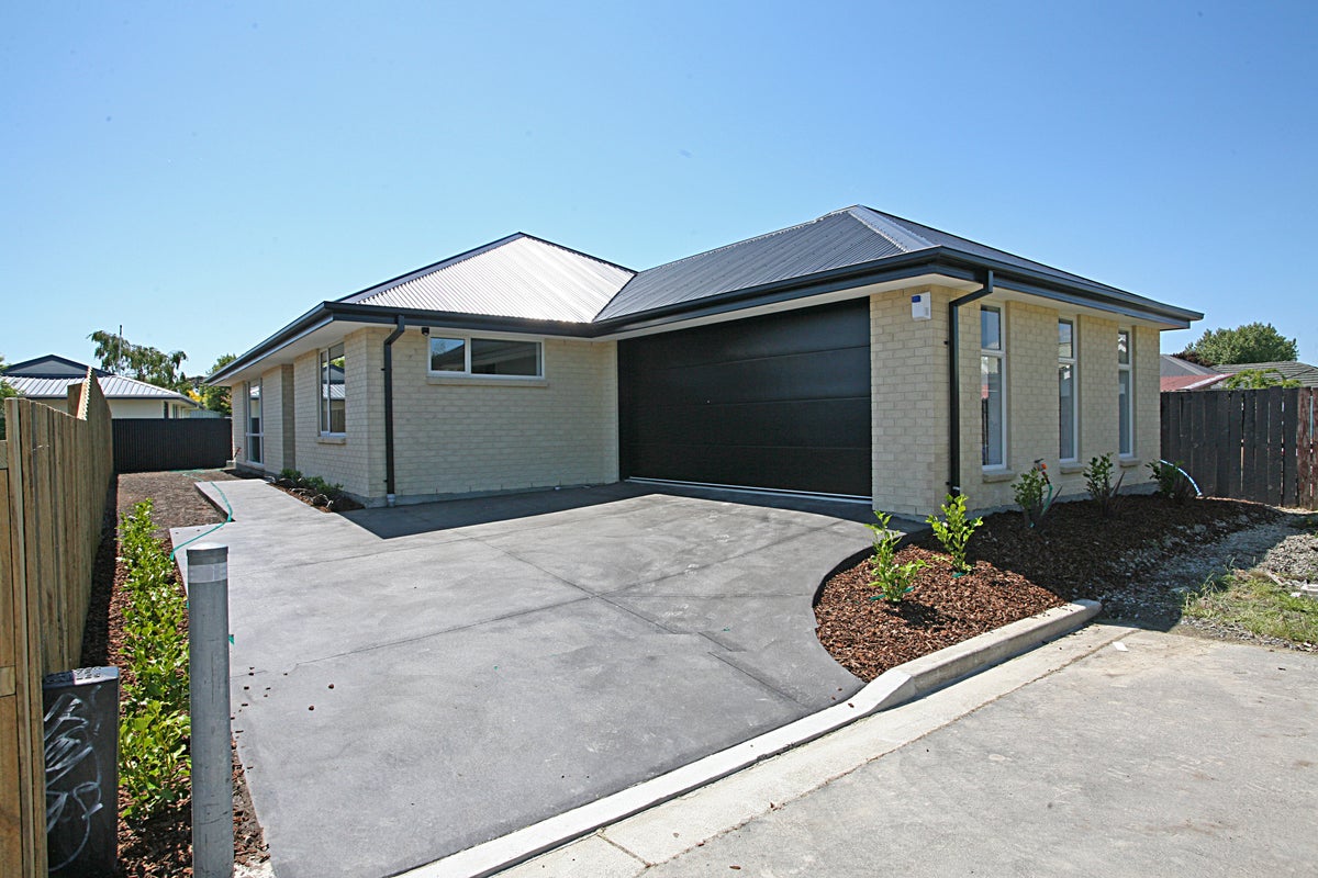 7 Youngston Lane, Woolston, Christchurch - Carousel 2
