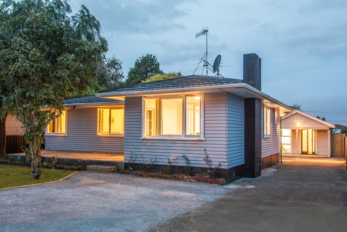 11 Kamaka Road, Mangere Bridge, Auckland - Carousel 1