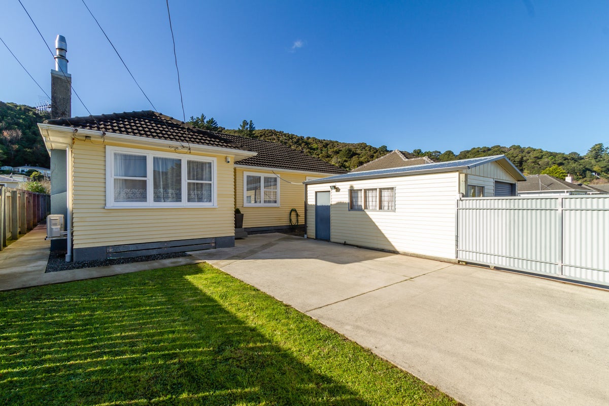 50 Bull Avenue, Wainuiomata, Lower Hutt - Carousel 2