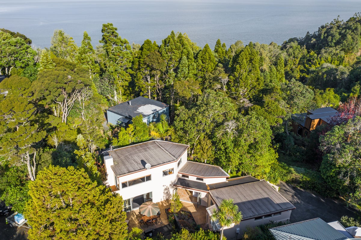 188 Cliff View Drive, Green Bay, Auckland - Carousel 1