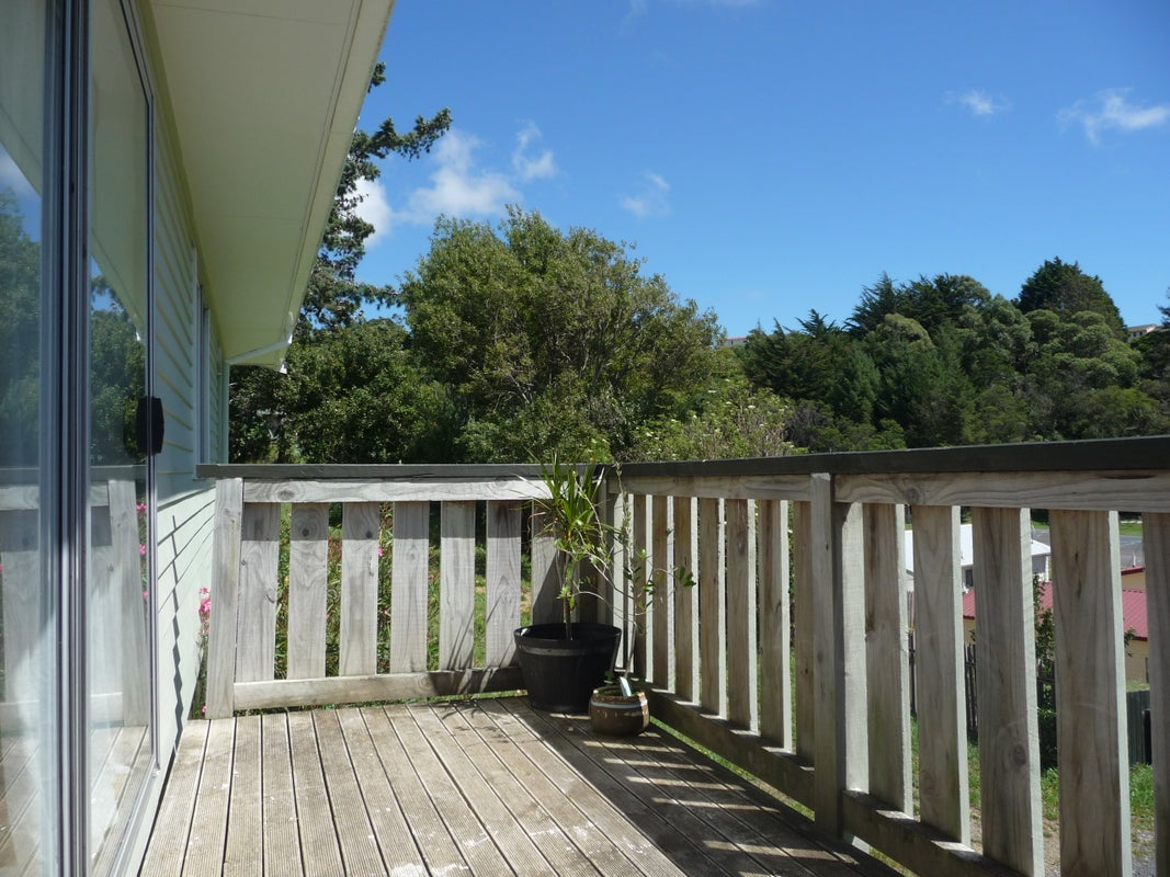 220 Sievers Grove, Cannons Creek, Porirua - Carousel 1