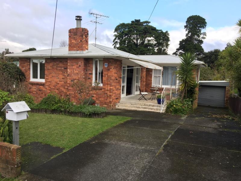 17 Cron Avenue, Te Atatu South, Auckland - Carousel 1