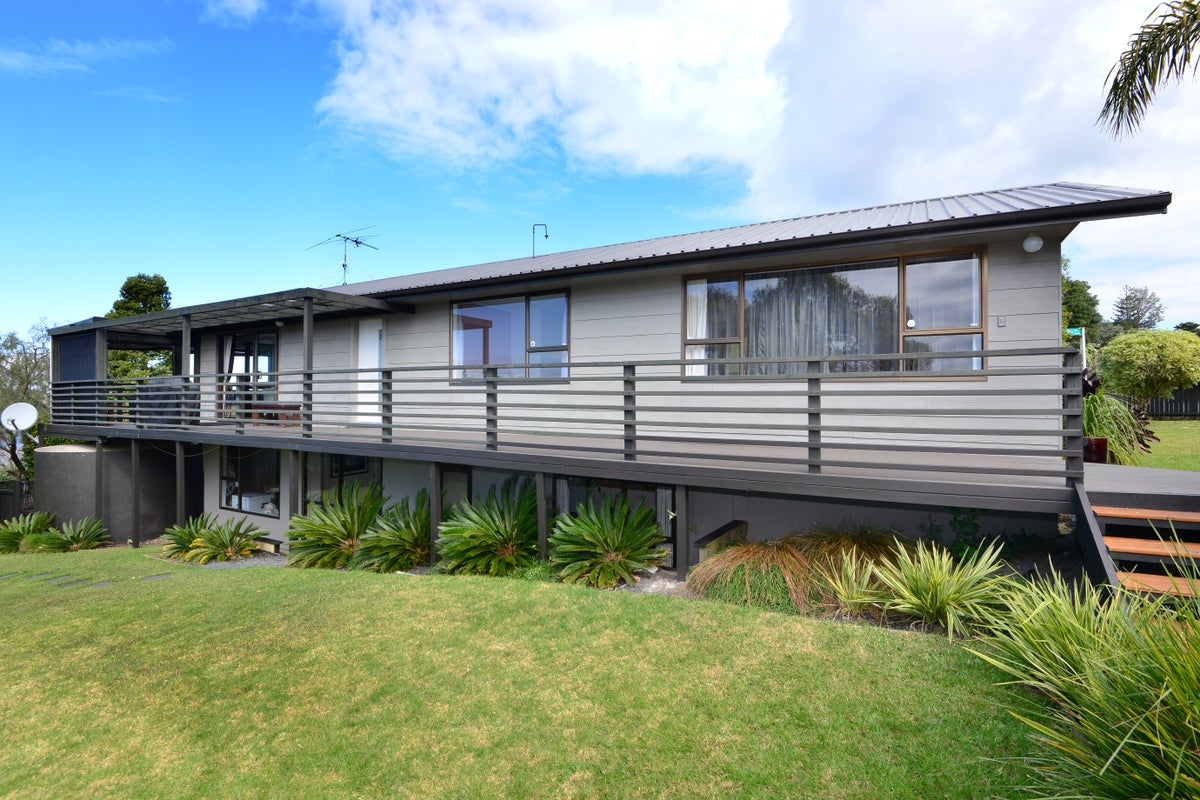 34 Everard Avenue, Army Bay, Whangaparaoa - Carousel 1