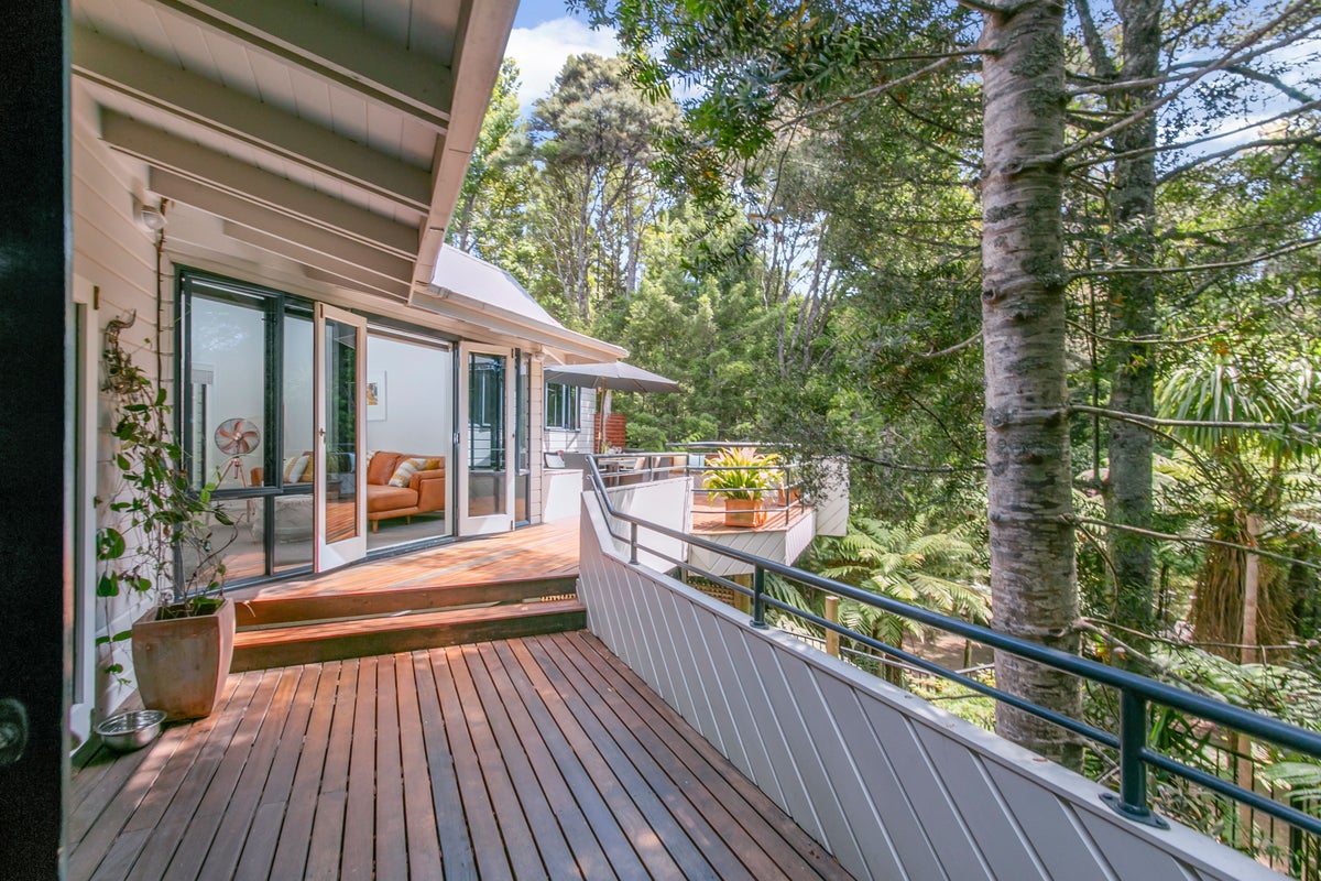 13 Kaurimu Rise, Titirangi, Auckland - Carousel 2