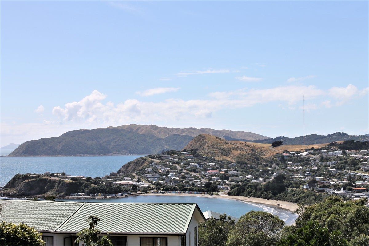 32 Pikarere Street, Titahi Bay, Porirua - Carousel 1