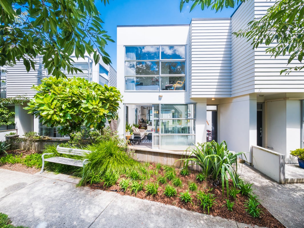 40 Kauri Drive, Takanini, Auckland - Carousel 1