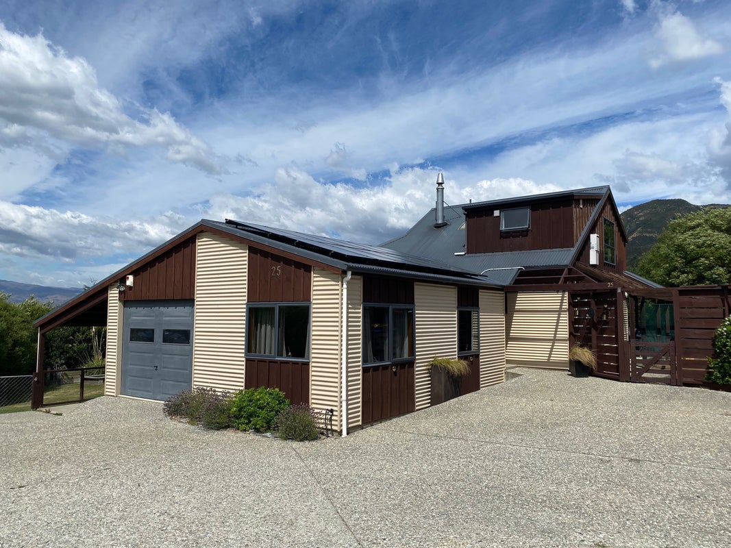 25 Parry Crescent, Wanaka - Carousel 21