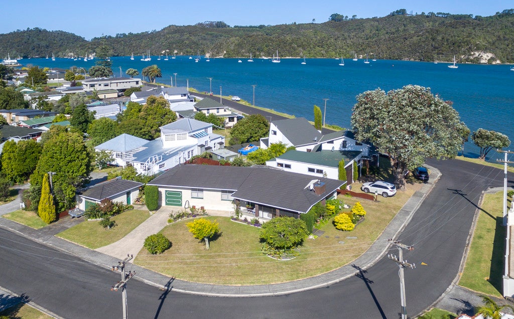17 Hamilton Crescent, Whitianga, Whitianga - Carousel 1