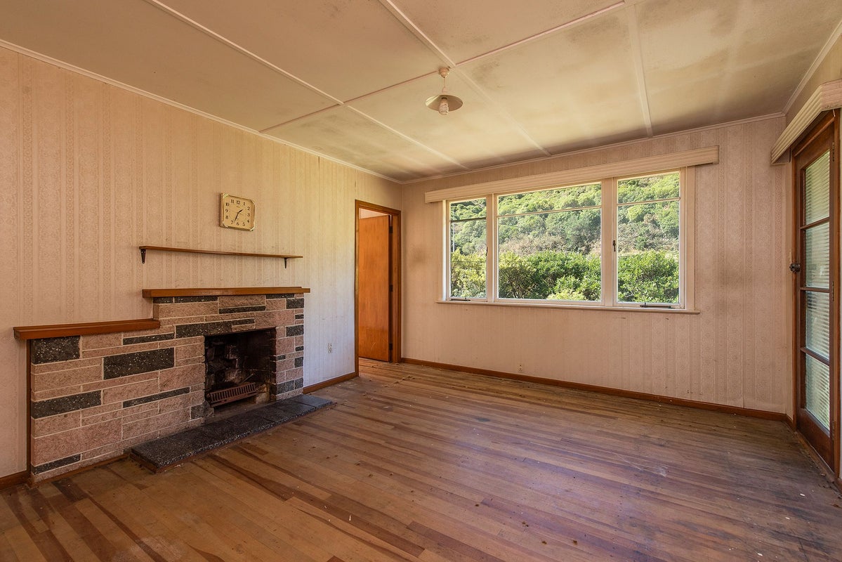 283 Happy Valley Road, Owhiro Bay, Wellington - Carousel 2