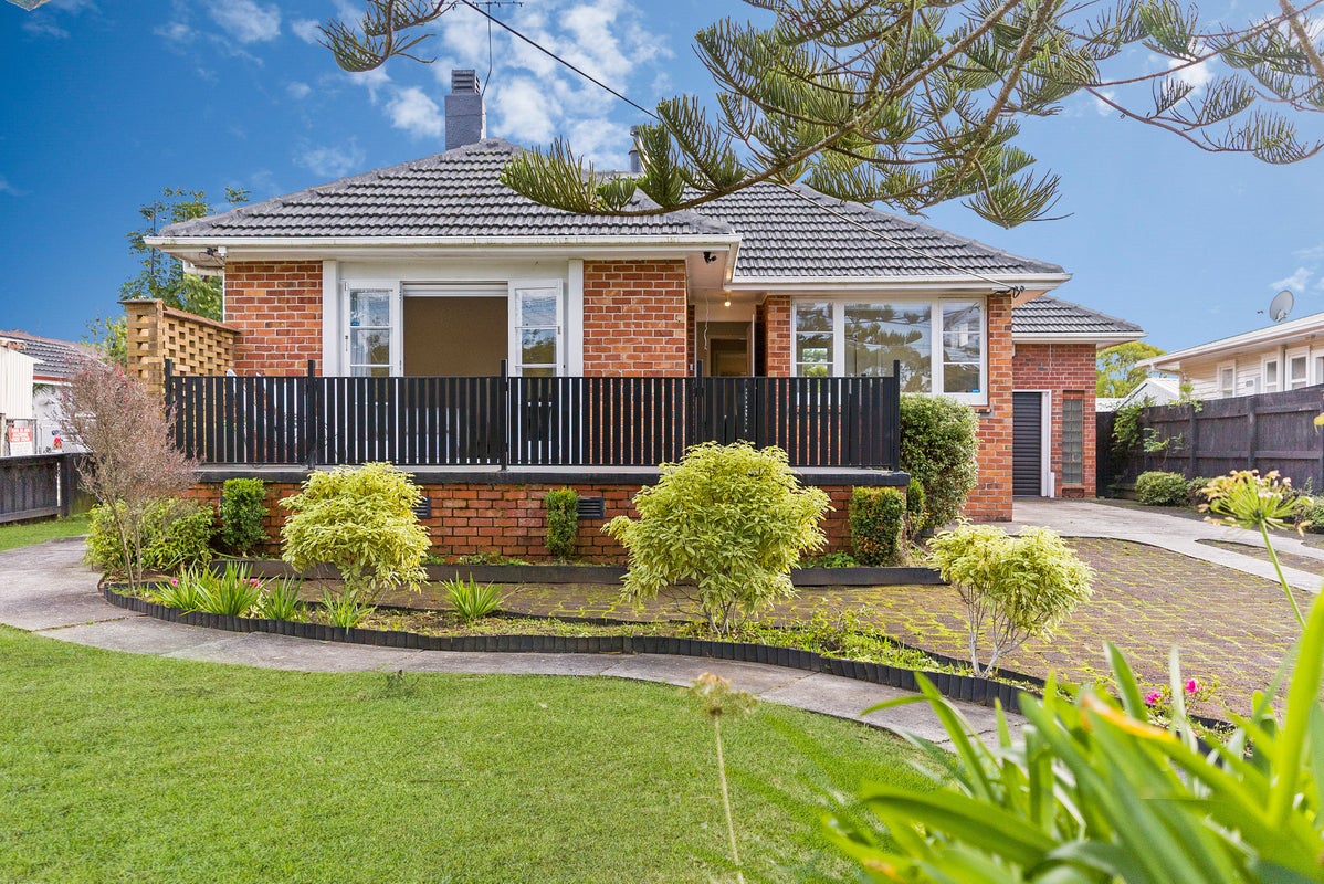 9 Glengarry Road, Glen Eden, Auckland - Carousel 1