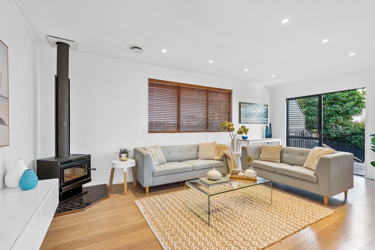 2/17 Heathglen Place, Bayview, Auckland - Carousel 2