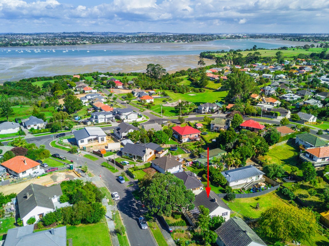 23 Clairville Crescent, Glen Innes, Auckland - Carousel 1