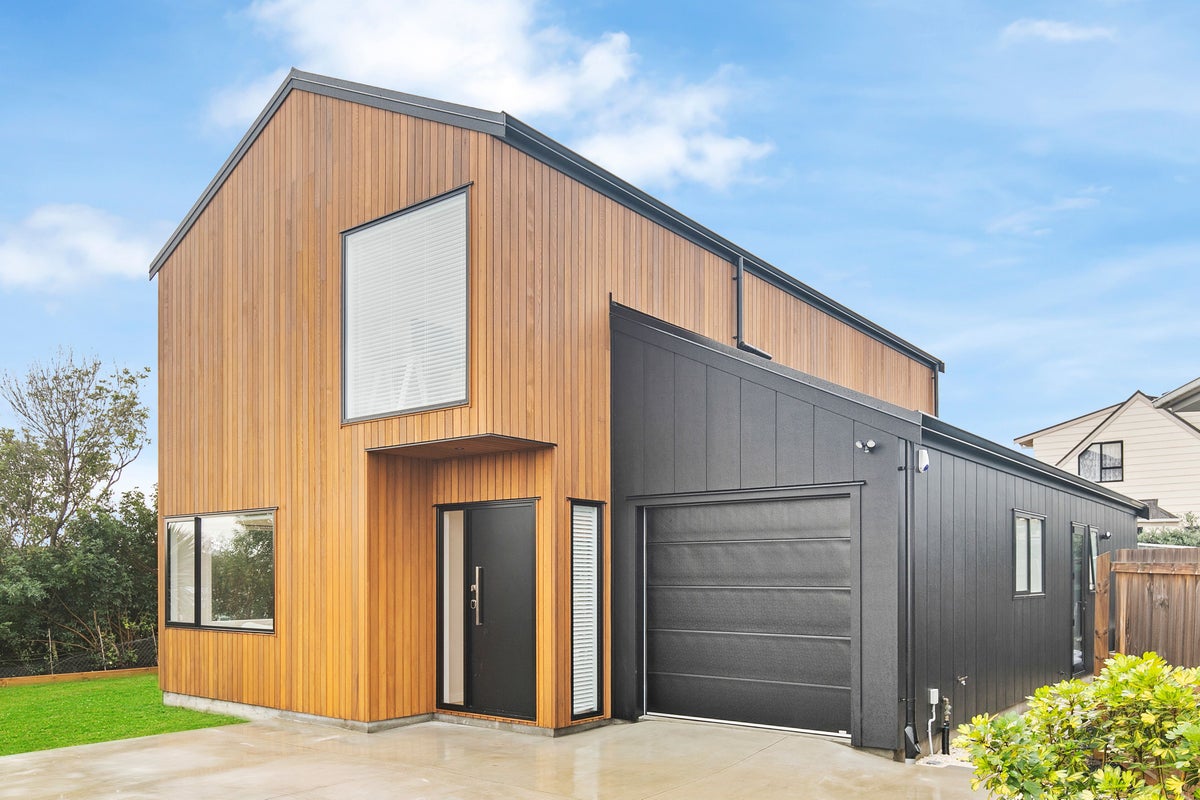 14A Gilpin Place, Beach Haven, Auckland - Carousel 1