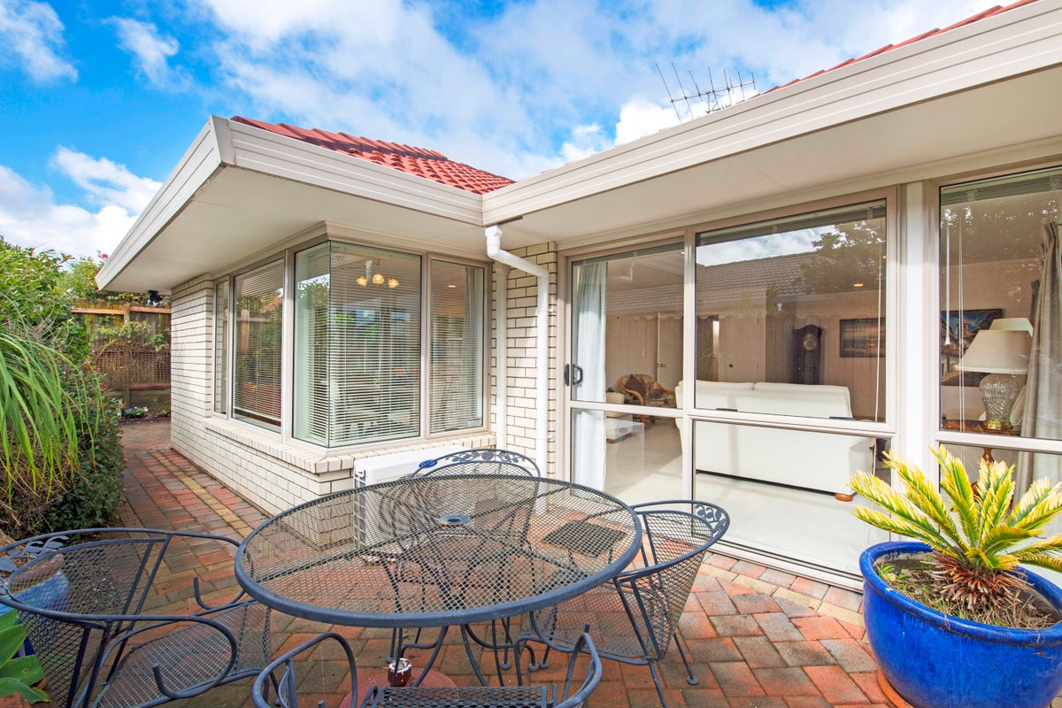1/16 Keswick Close, Northpark, Auckland - Carousel 2