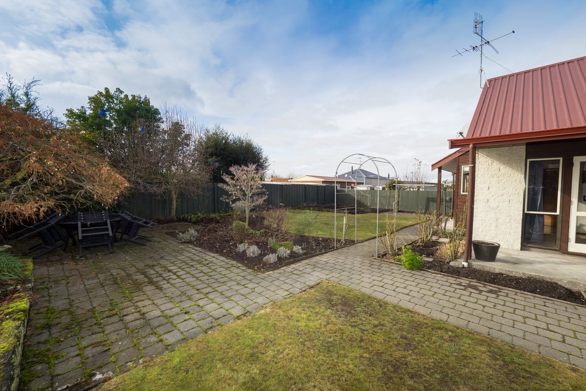 8 Churchill Avenue, Allenton, Ashburton - Carousel 10
