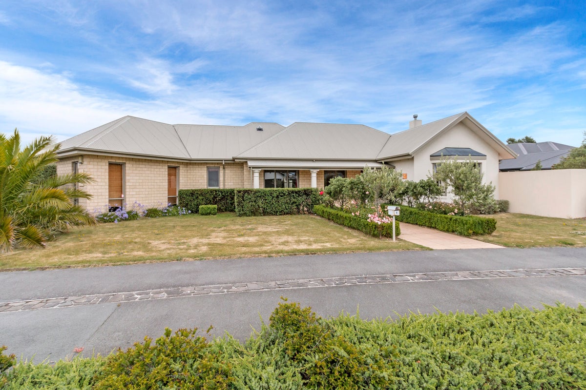 2 Bibiana Street, Aidanfield, Christchurch - Carousel 1