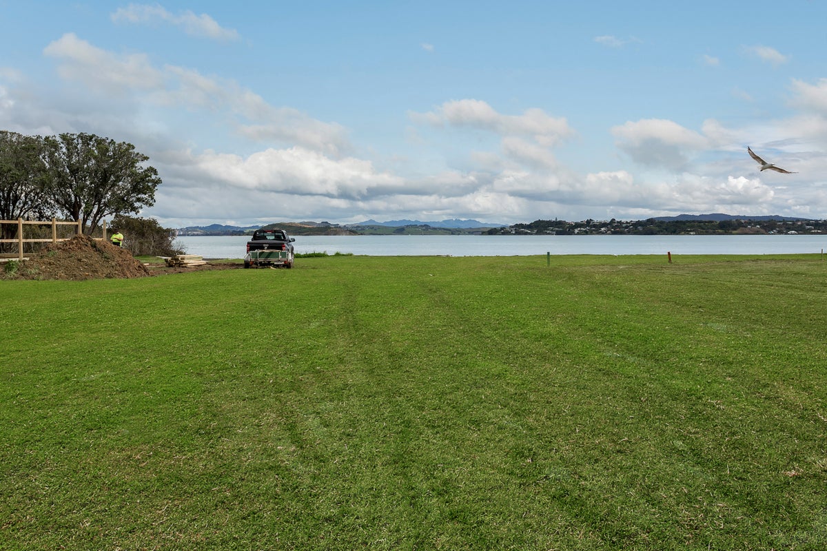 11 Tropicana DR, Tamaterau, Whangarei - Carousel 2