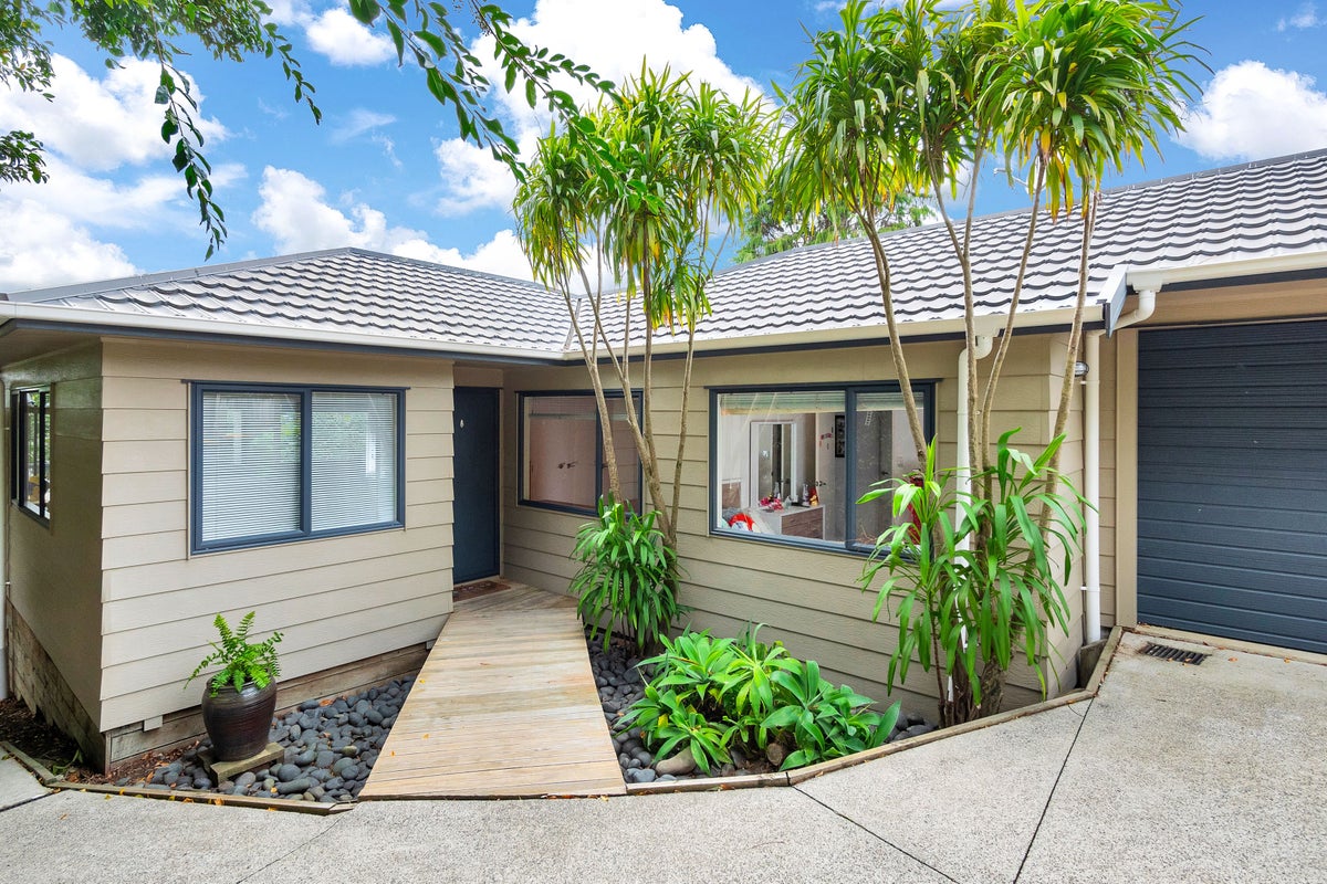 18A Beverly Place, New Lynn, Auckland - Carousel 2
