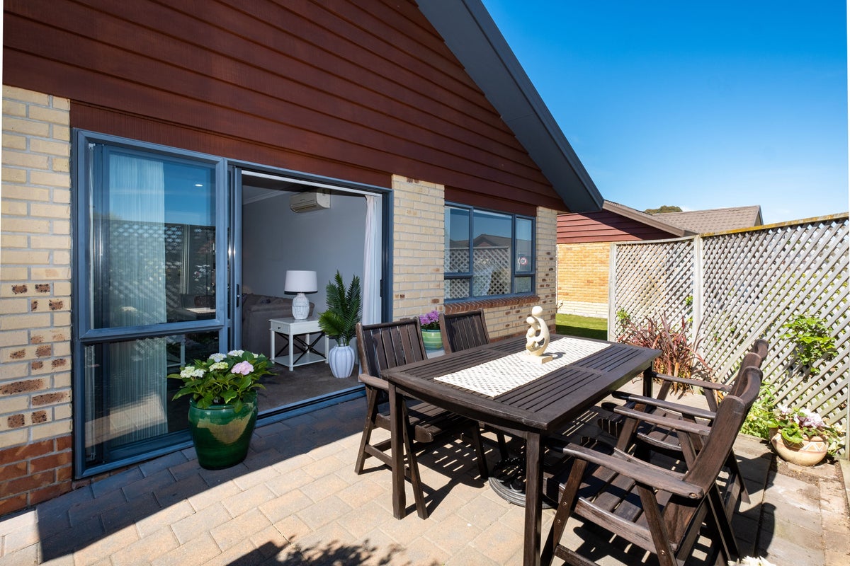 17/1232 HOWARD STREET, PARKVALE, HASTINGS - Carousel 16