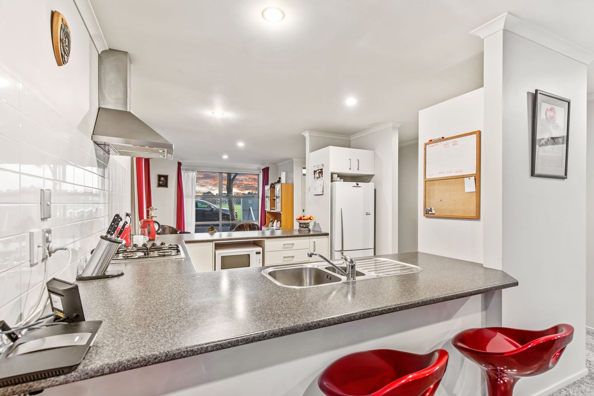 24 Figaro Crescent, Takanini, Auckland - Carousel 2