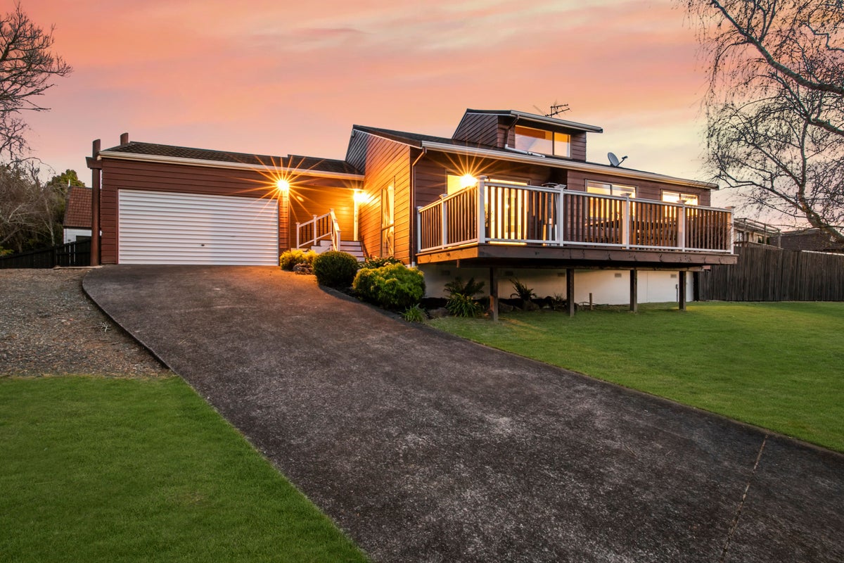 2 Syntax Place, Conifer Grove, Takanini - Carousel 1