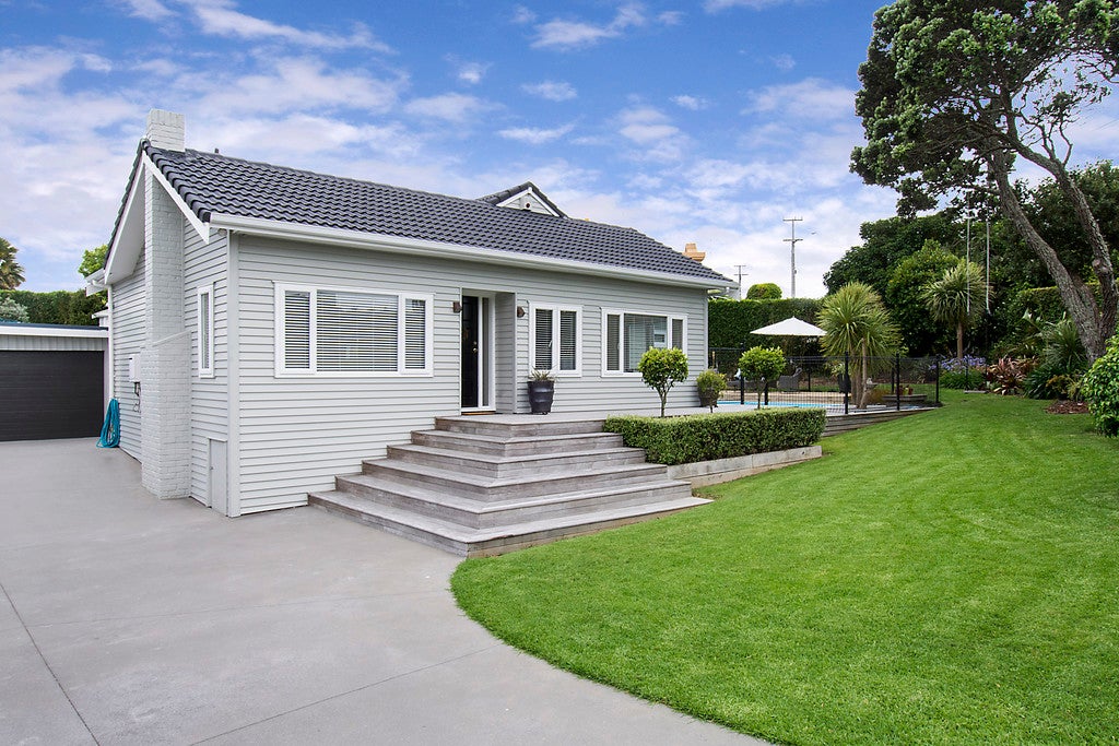 10 Marine Parade, Mellons Bay, Auckland - Carousel 2