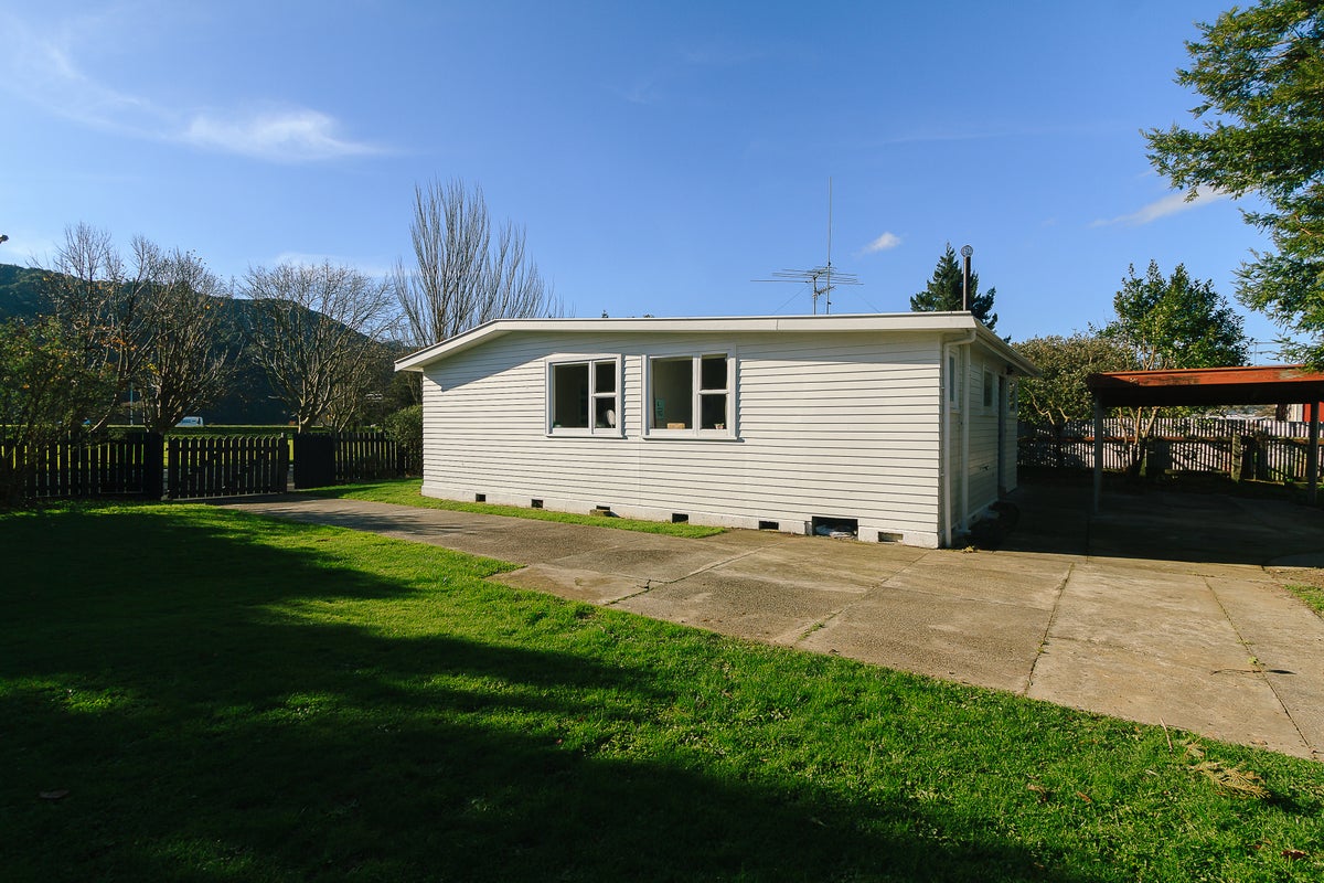 40 Riverbank Street, Ebdentown, Upper Hutt - Carousel 2