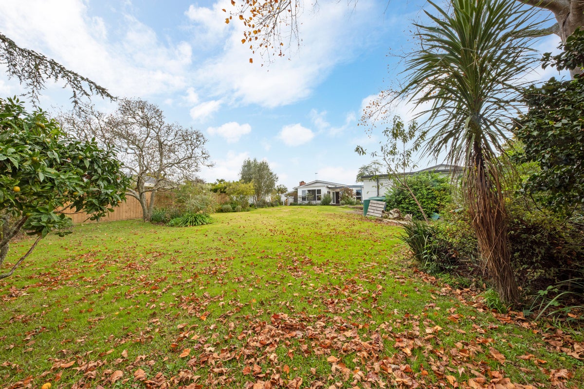 6/98 Roberts Road, Te Atatu South, Auckland - Carousel 1