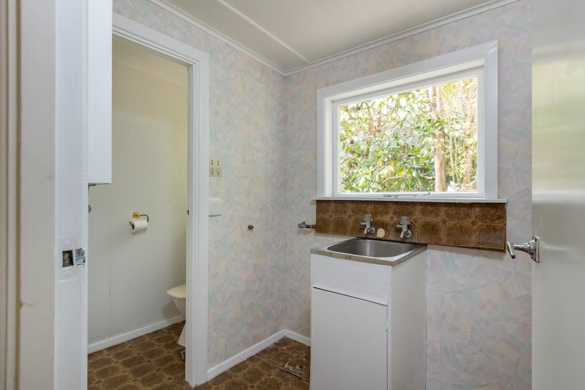 16 Golders Road, Elderslea, Upper Hutt - Carousel 10