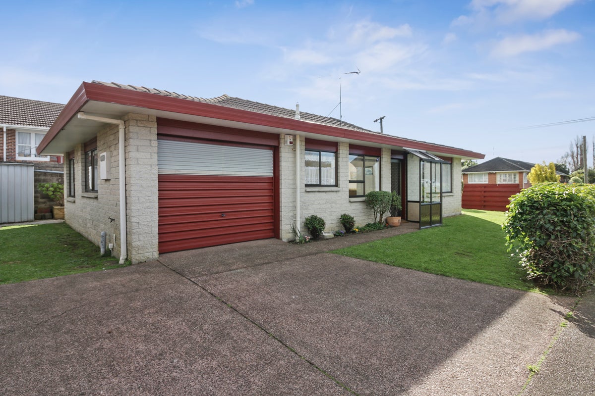 1/23 Kings Road, Panmure, Auckland - Carousel 1
