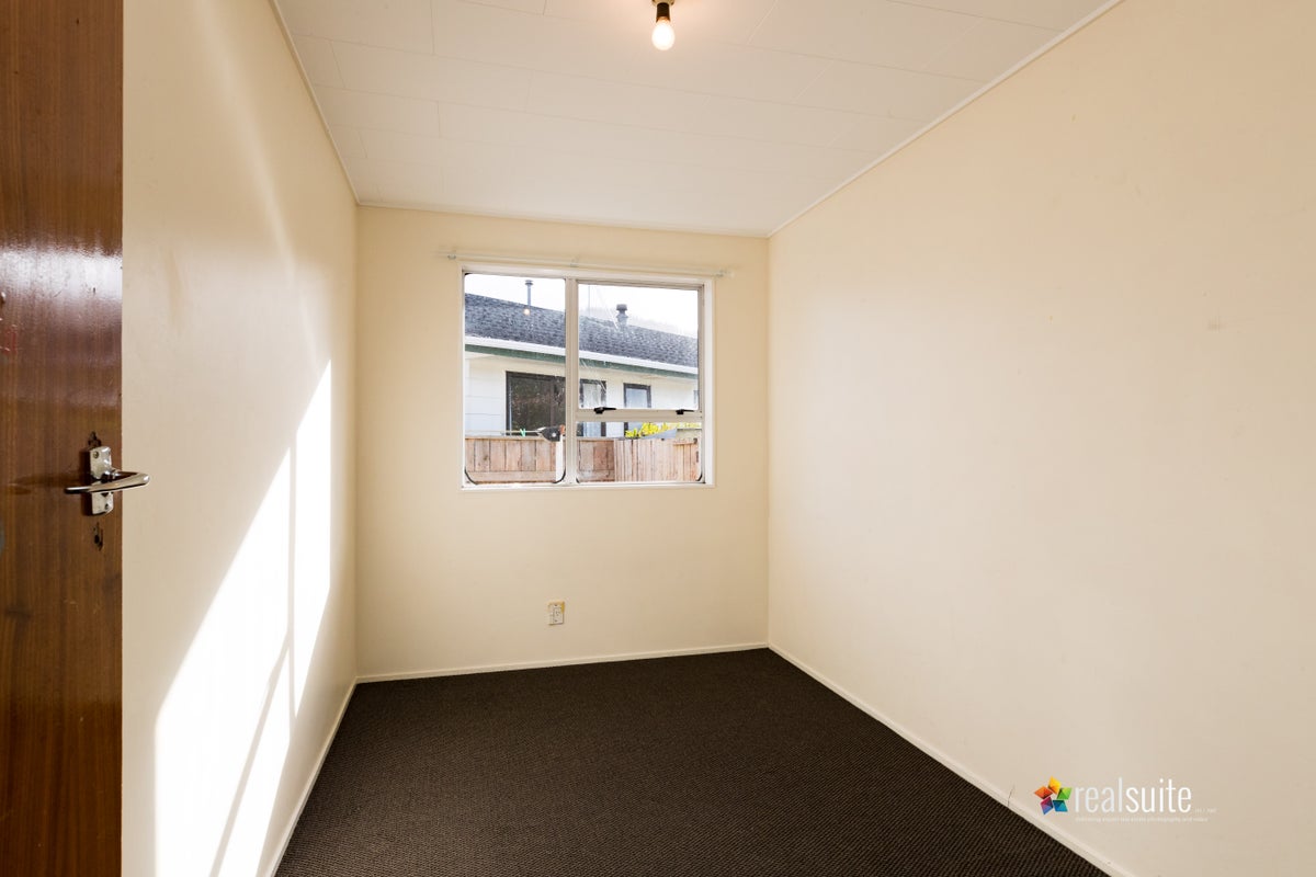 1/2 Crystal Grove, Birchville, Upper Hutt - Carousel 10