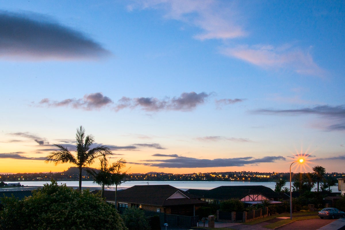 1/21 Venus Place, Half Moon Bay, Manukau - Carousel 1