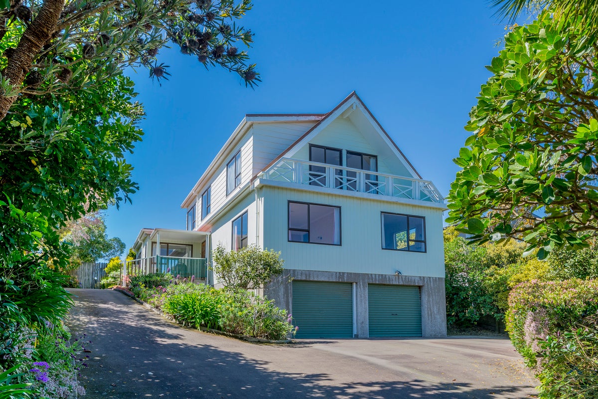 33 Eruini Street, Waikanae Beach, Waikanae - Carousel 2
