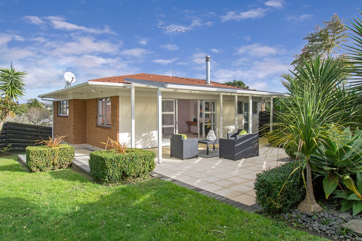 6 Hartles Place, Mellons Bay, Auckland - Carousel 1