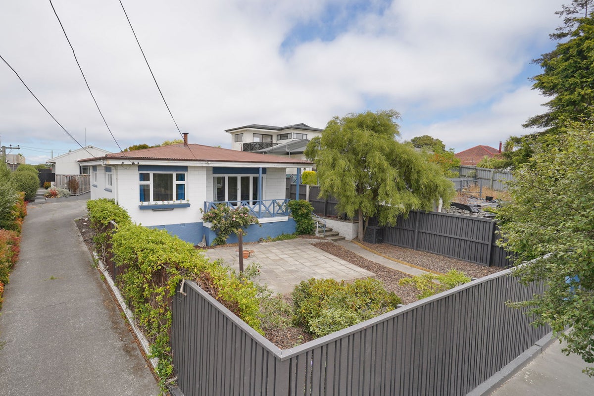 1/261 Lake Terrace Road, Shirley, Christchurch - Carousel 1