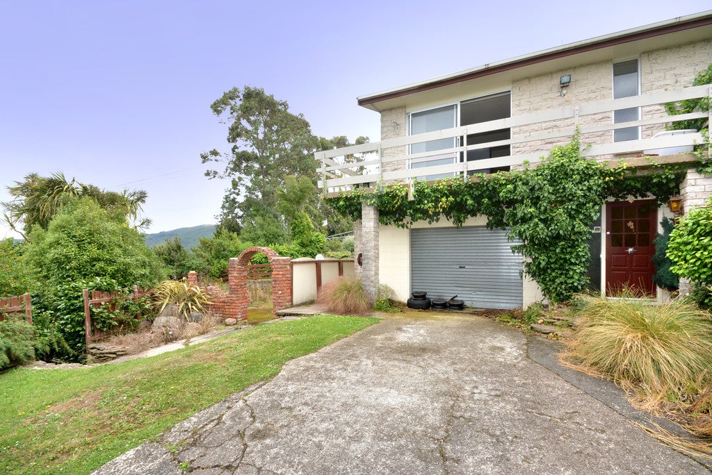 9 Watkin Street, Pine Hill, Dunedin - Carousel 1