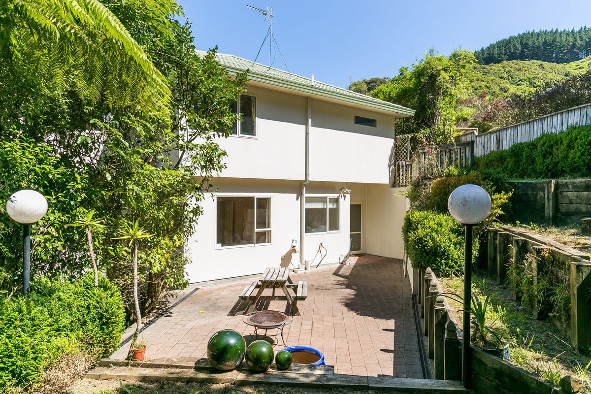 30 Duval Grove, Tawa, Wellington - Carousel 2