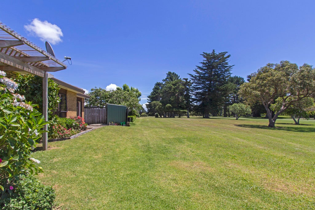 2/20 Seneca Ct, Howick, Manukau - Carousel 1
