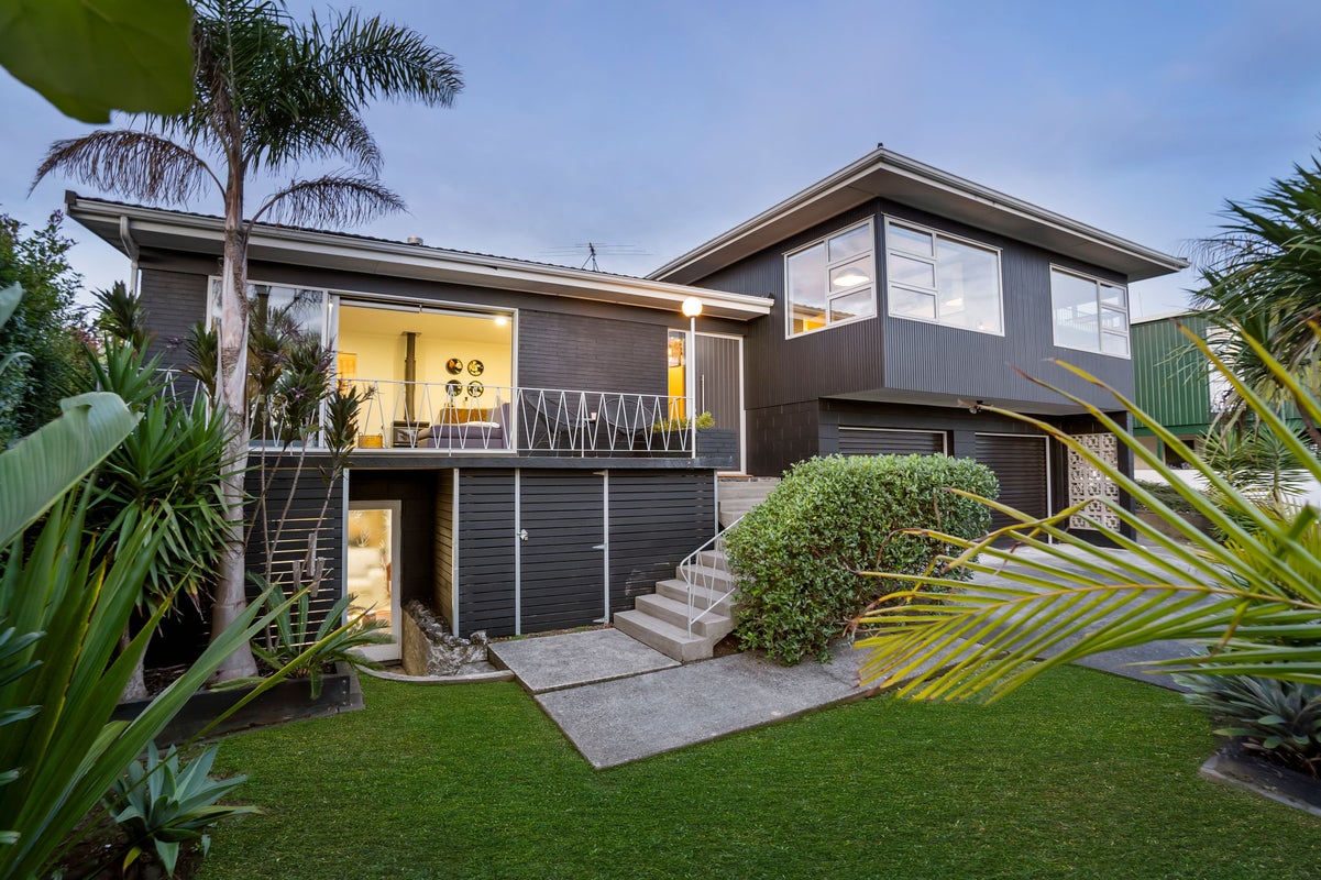 15 Landop Terrace, Howick, Auckland - Carousel 2