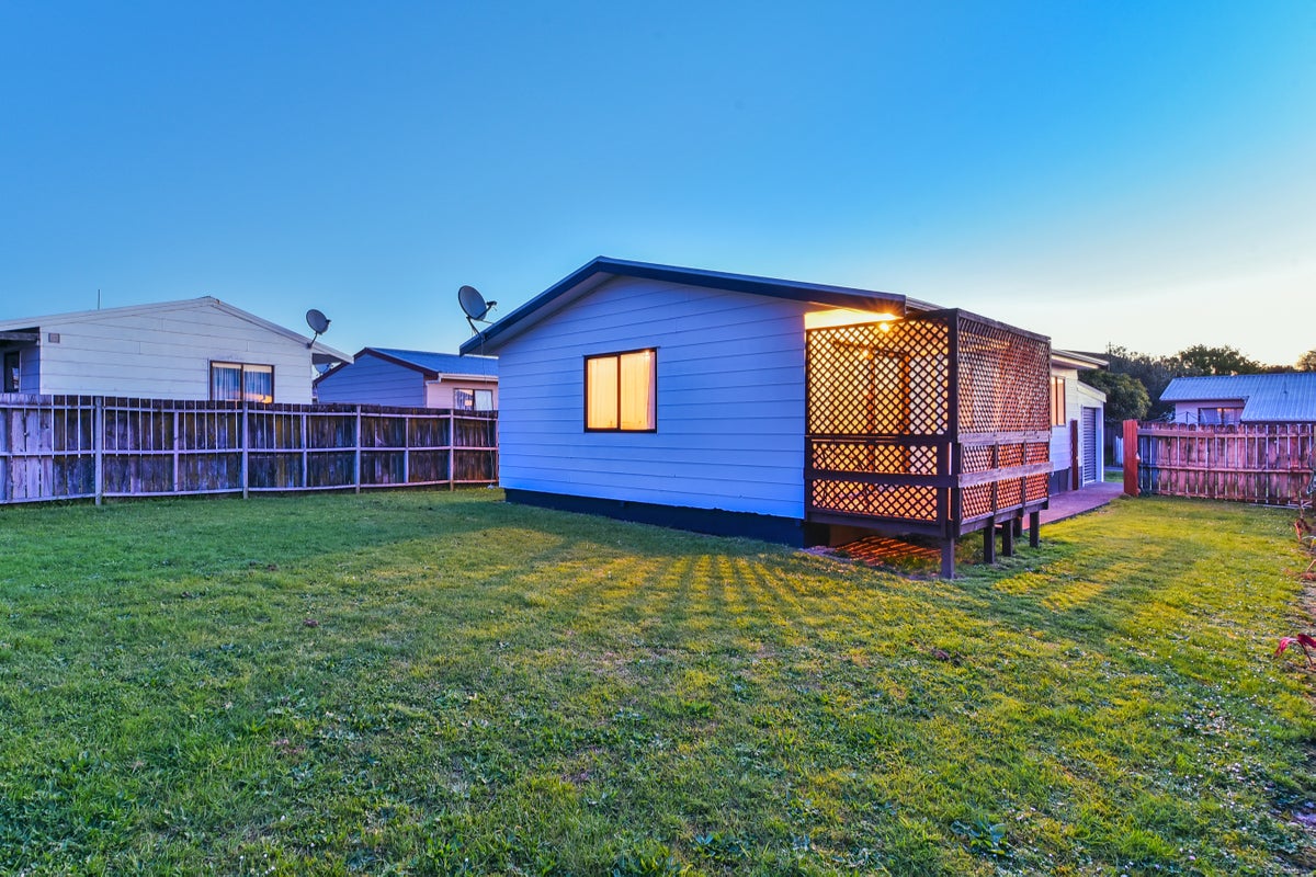 2/15 Maplesden Drive, Clendon Park, Auckland - Carousel 2