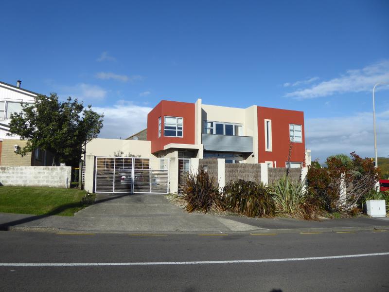 96A Mana Esplanade, Paremata, Porirua - Carousel 1