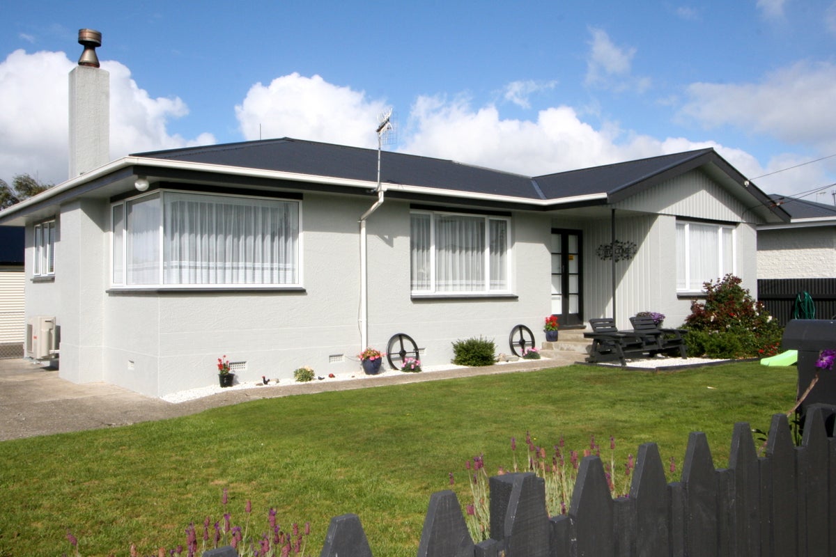 43 Holloway Street, Waikiwi, Invercargill - Carousel 1
