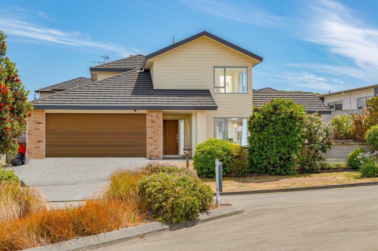 8 Peel Lane, Aotea, Porirua - Carousel 2