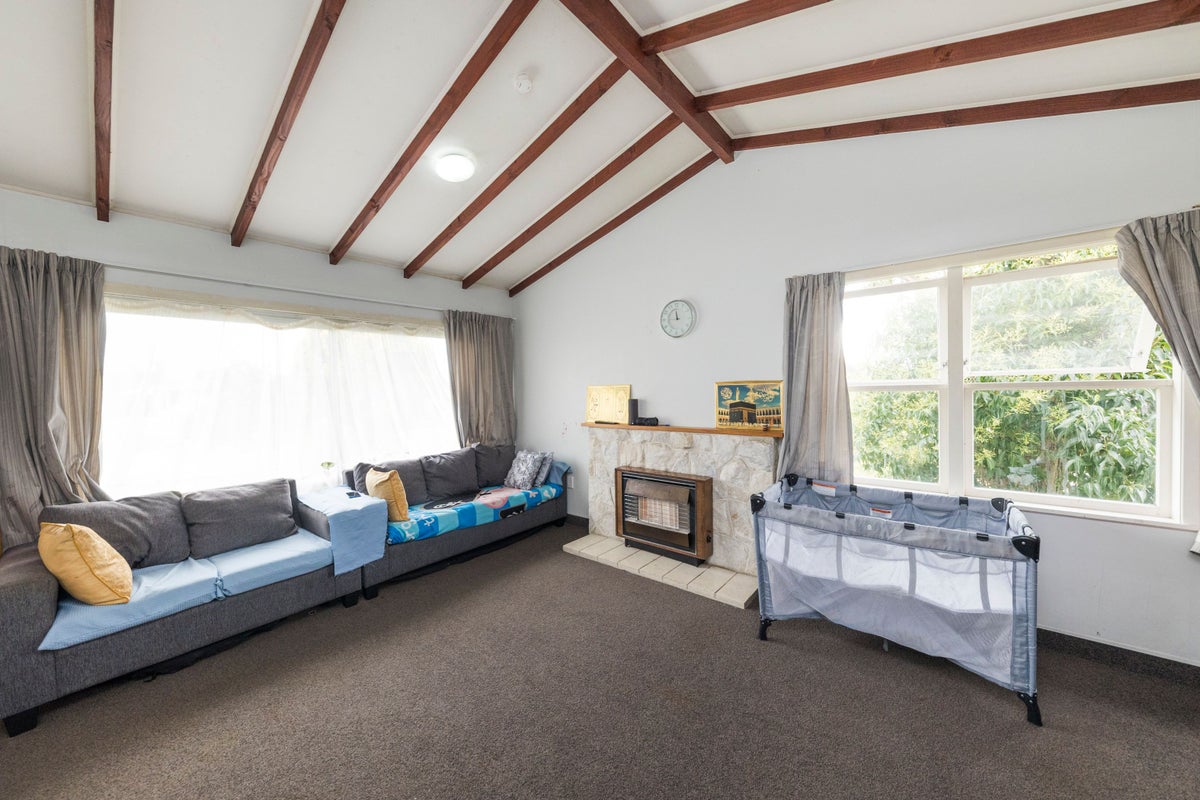 2 Essex Place, Milson, Palmerston North - Carousel 2